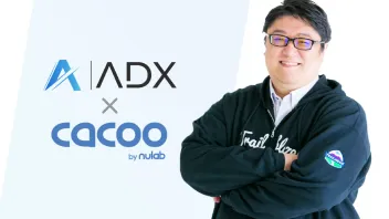 株式会社 ADX Consultingのロゴと社員の方が写っている写真